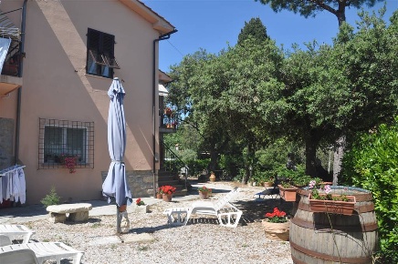 Foto Rustico in Via Traversa Livornese, Rosignano Marittimo di 250 m²