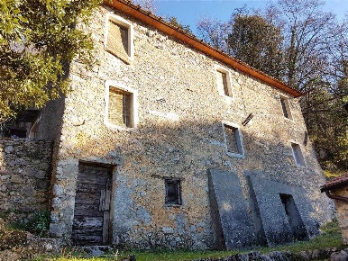 Foto Rustico a Camaiore Camaiore Paese di 90 m² con 7 locali in vendita