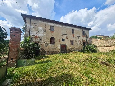 Foto Rustico a Reggello Montanino di 550 m² con 8 locali in vendita