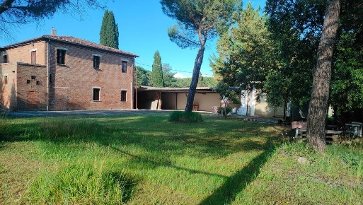 Foto Rustico a Chiusi Centro di 105 m² con 5 locali in vendita