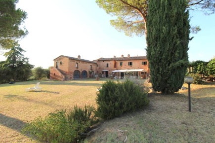 Foto Rustico a Siena Sant'Andrea a Montecchio - Ginestreto di 650 m²