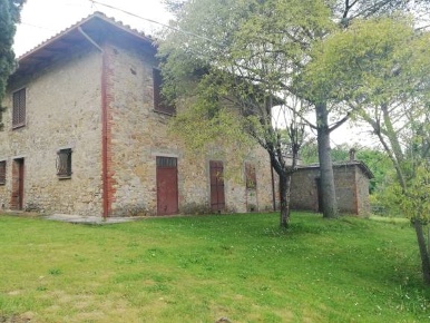 Foto Rustico a Piegaro Centro di 400 m² con 11 locali in vendita