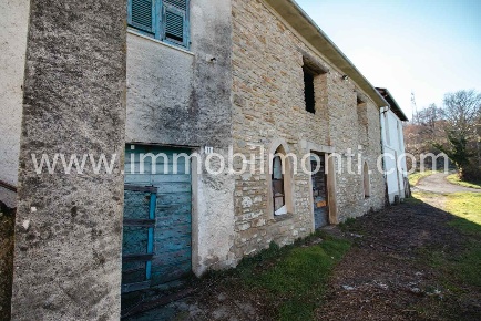 Foto Rustico a Cavatore di 303 m² con 10 locali in vendita