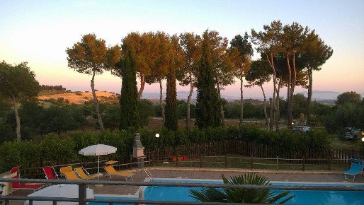 Foto Rustico a Magliano in Toscana di 2000 m² con 30 locali in vendita