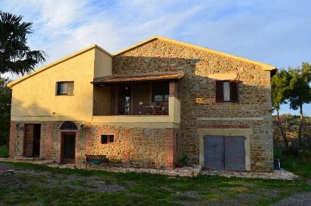Foto Rustico a Magliano in Toscana di 2000 m² con 30 locali in vendita