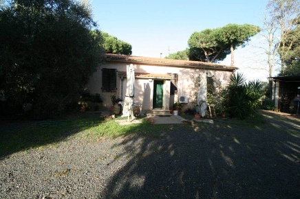 Foto Rustico a Roccastrada Centro di 180 m² con 5 locali in vendita