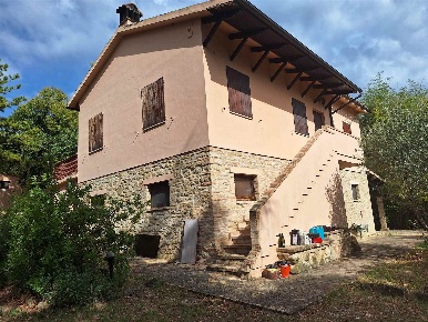 Foto Rustico a Treia di 158 m² con 5 locali in vendita