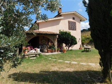 Foto Rustico a Gavorrano di 158 m² con 7 locali in vendita