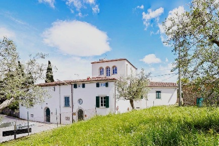 Foto Rustico a Quarrata di 410 m² con 12 locali in vendita