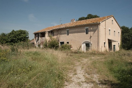 Foto Rustico a Falconara Marittima di 650 m² con 10 locali in vendita