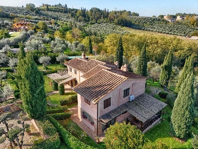 Foto Rustico a Montaione Centro di 430 m² con 12 locali in vendita