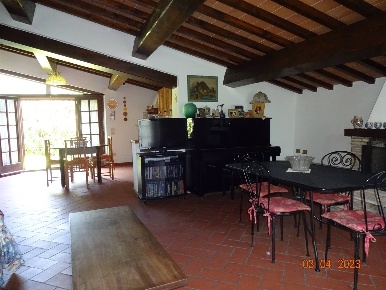 Foto Rustico in VIA DI MONTEMAGGIORE, Calenzano di 190 m² con 6 locali