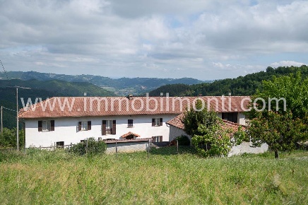 Foto Rustico a Roccaverano di 760 m² con 20 locali in vendita