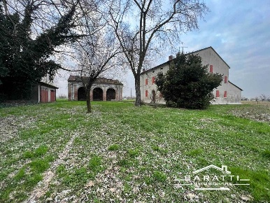 Foto Rustico a Suzzara di 200 m² con 8 locali in vendita