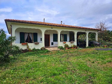 Foto Rustico in Via Vecchia livornese, Rosignano Marittimo di 530 m²
