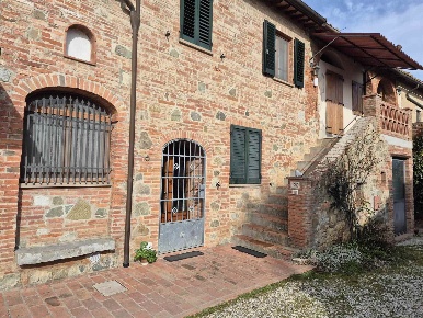 Foto Rustico a Sinalunga Centro di 110 m² con 7 locali in vendita