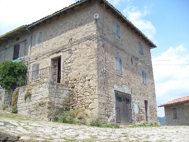 Foto Rustico a Castel d'Aiano di 106 m² con 4 locali in vendita