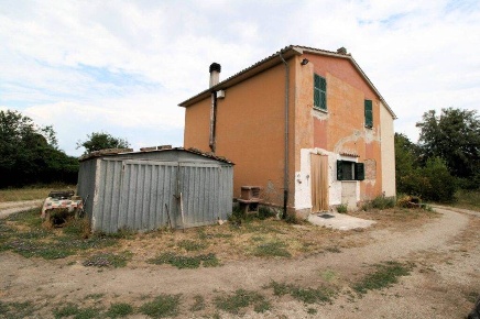 Foto Rustico a Roccastrada Centro di 127 m² con 6 locali in vendita