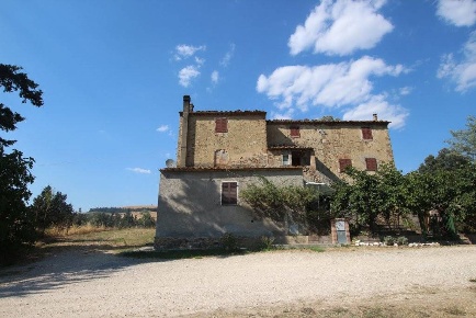 Foto Rustico a Volterra Centro di 400 m² con 15 locali in vendita