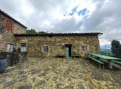 Foto Rustico in via di migliana, Cantagallo Il Fabbro di 370 m² in vendita