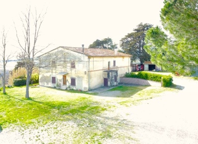 Foto Rustico a Montecatini Val di Cecina di 780 m² con 16 locali in vendita