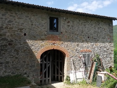 Foto Rustico a Dicomano di 330 m² con 7 locali in vendita