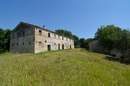 Foto Rustico in via mazzangrugno, Jesi Mazzangrugno di 1000 m² in vendita