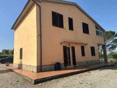 Foto Rustico a Magliano in Toscana Centro di 170 m² con 8 locali in vendita