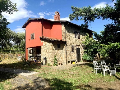 Foto Rustico in Pianacci, Uzzano di 190 m² con 6 locali in vendita