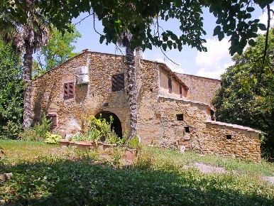 Foto Rustico a Poggibonsi di 505 m² con 22 locali in vendita
