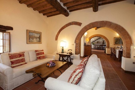 Foto Rustico a Castelnuovo Berardenga di 710 m² con 20 locali in vendita