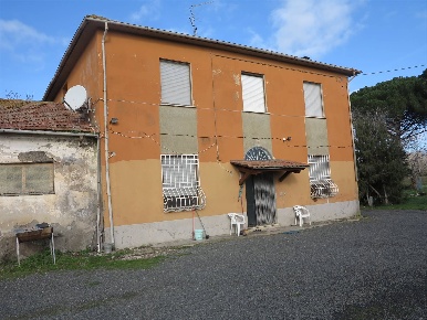 Foto Rustico a Roccastrada di 500 m² con 10 locali in vendita