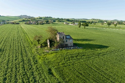 Foto Rustico a Jesi Borgo Minonna di 260 m² con 8 locali in vendita