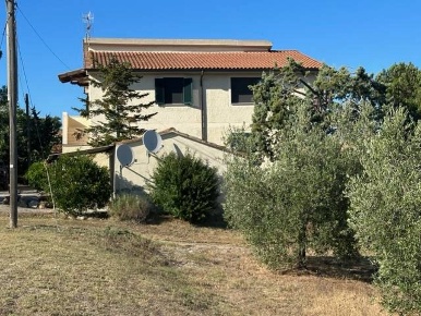 Foto Rustico a Magliano in Toscana Centro di 180 m² con 10 locali