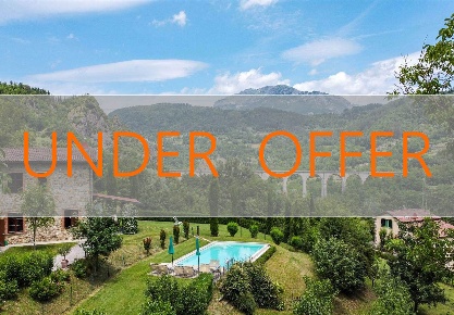 Foto Rustico in Via dei Venti 1, Camporgiano Centro di 400 m² con 15 locali