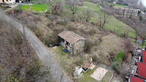 Foto Rustico a Coli Perino di 100 m² con 4 locali in vendita