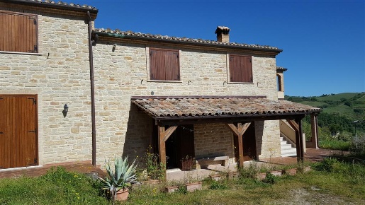 Foto Rustico a Mergo Centro di 250 m² con 6 locali in vendita