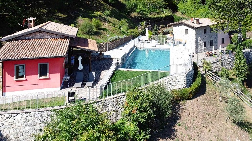 Foto Rustico in Strada Provinciale 41, Molazzana di 250 m² con 12 locali