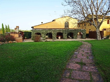 Foto Rustico in TORRI 1, Poggibonsi di 180 m² con 5 locali in vendita