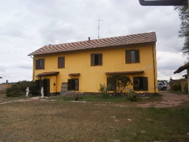 Foto Rustico a Mortara Centro di 200 m² con 4 locali in vendita