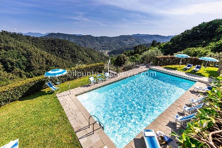 Foto Rustico in Via Don Aldo Mei snc, Pescaglia di 467 m² con 25 locali