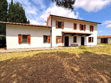 Foto Rustico a Santa Luce di 265 m² con 8 locali in vendita