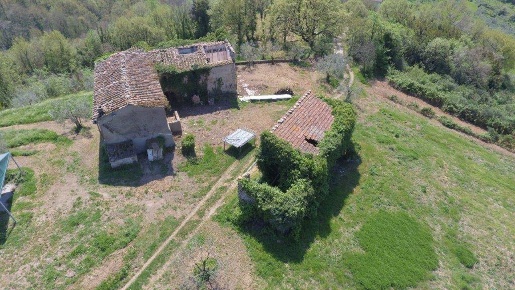 Foto Rustico a Serravalle Pistoiese di 600 m² con 10 locali in vendita