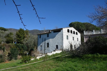 Foto Rustico a Calci Centro di 400 m² con 10 locali in vendita
