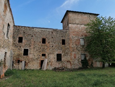 Foto Rustico a Gossolengo di 1200 m² con 5 locali in vendita