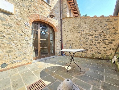 Foto Rustico a Camaiore Camaiore Paese di 75 m² con 5 locali in vendita