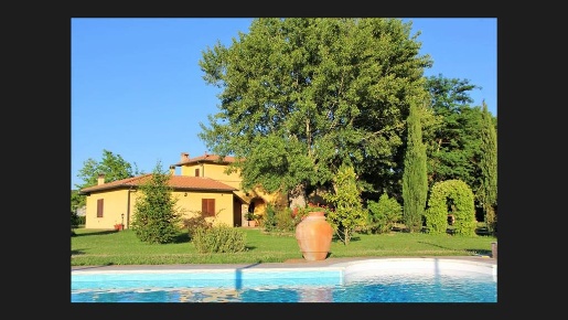 Foto Rustico a Massa Marittima Centro di 600 m² con 16 locali in vendita