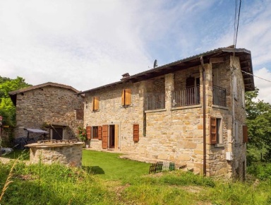 Foto Rustico a Montefiorino di 220 m² con 7 locali in vendita