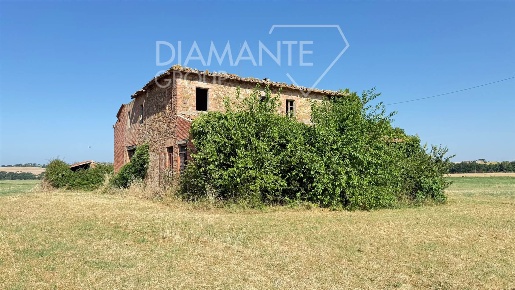 Foto Rustico a Paciano Centro di 530 m² con 9 locali in vendita
