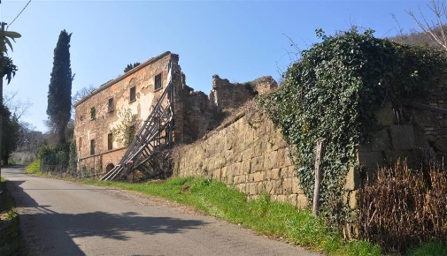Foto Rustico a Montecatini Val di Cecina di 1500 m² con 30 locali